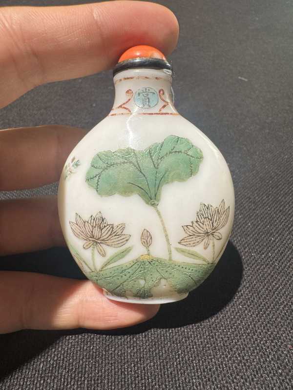 清 料胎画珐琅荷花诗文鼻烟壶 - 图5