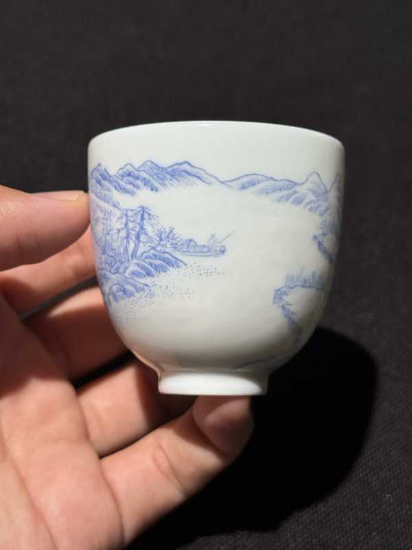 民国 蓝料彩湖山春色图杯 - 图4