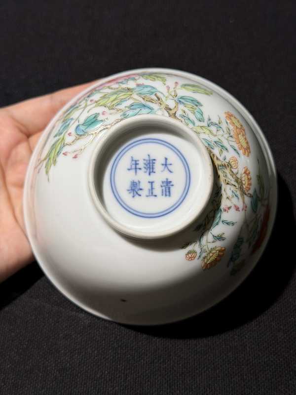 清雍正 粉彩牡丹蜜蜂纹小碗 - 图9