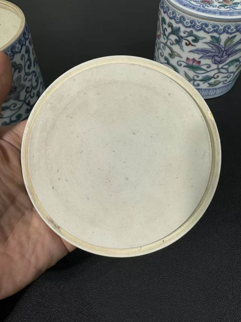 清乾隆 斗彩缠枝花卉纹蛐蛐罐一对 - 图10