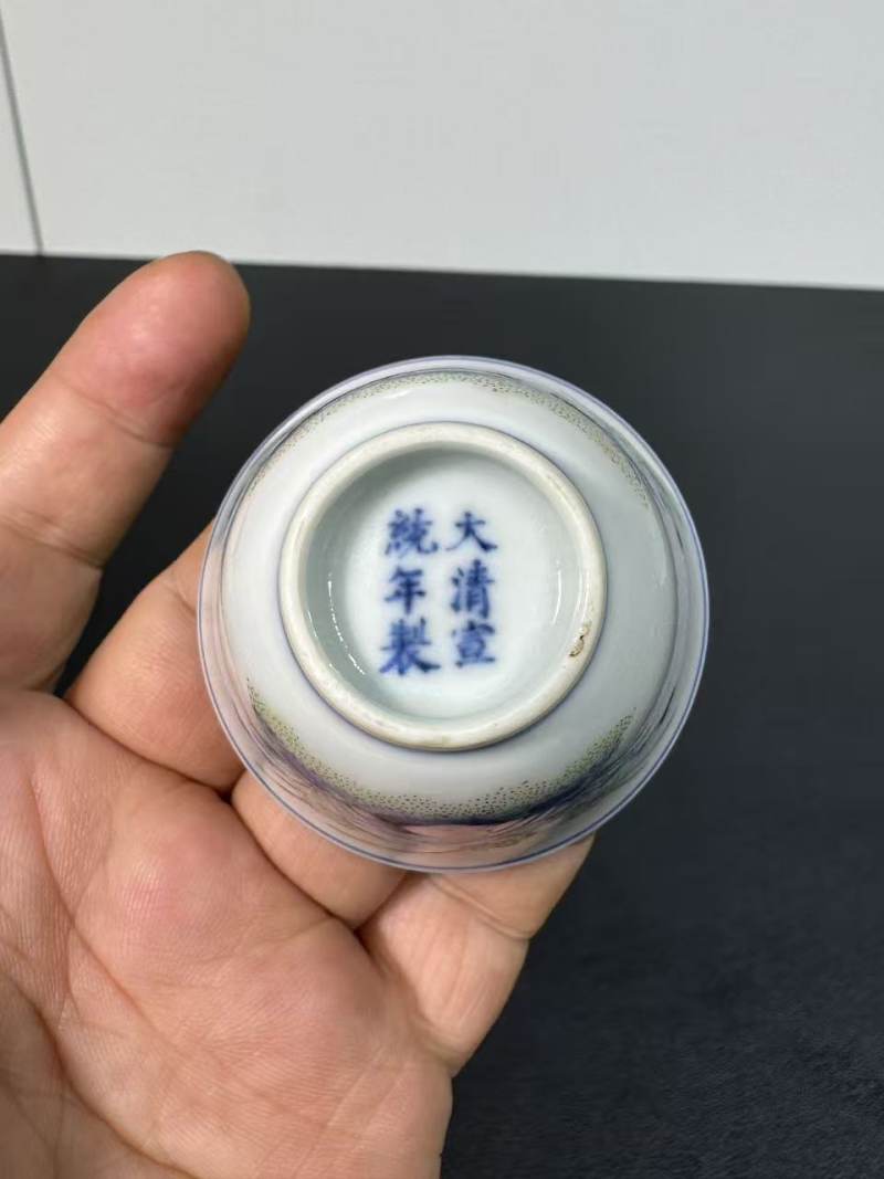 清宣统 青花五彩洞石水仙纹杯一对 - 图7