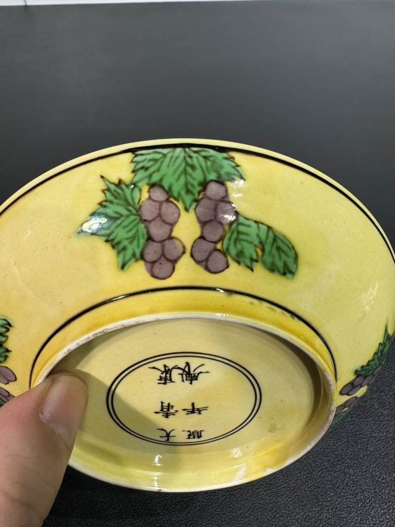 清康熙 黄地素三彩暗刻龙纹盘 - 图5