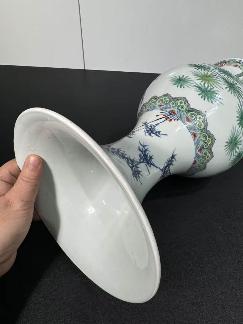 清雍正 斗彩郭子仪拜寿纹瓶 - 图7