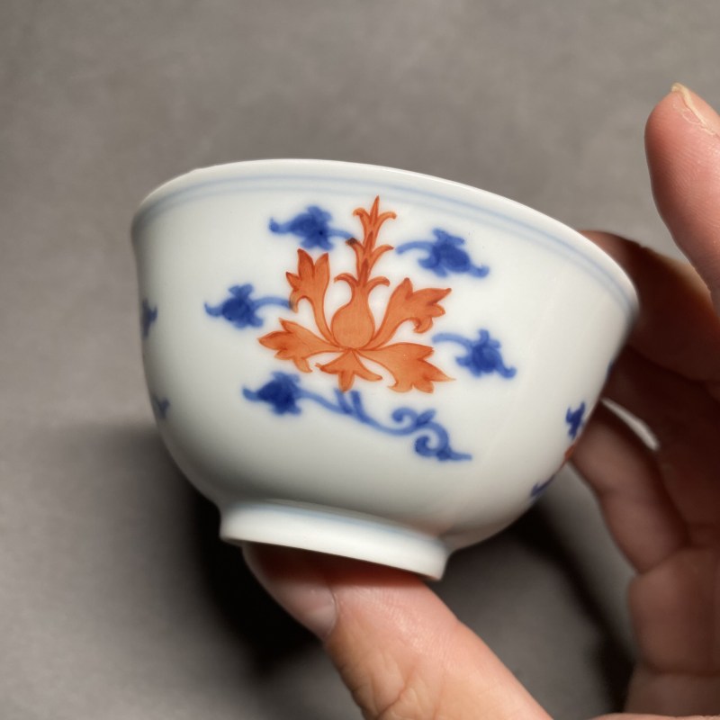 清乾隆 青花矾红宝相花纹杯 - 图9