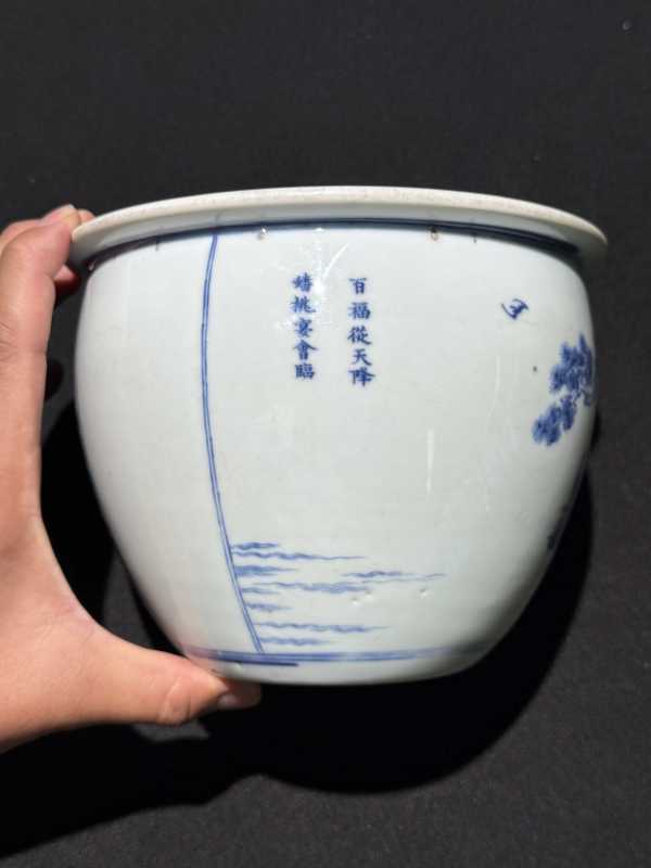 清康熙 青花鱼跃龙门、蟠桃会人物故事诗文案缸 - 图5