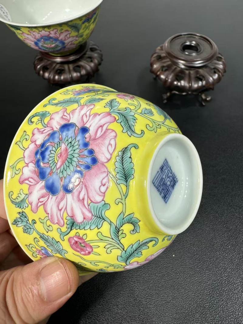 清道光 黄地洋彩缠枝牡丹纹宫碗一对 - 图7