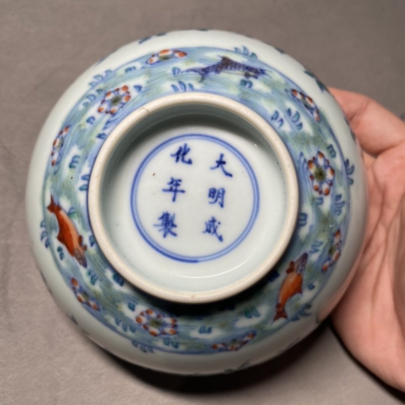 清康熙 斗彩落花游鱼图碗一对 - 图13
