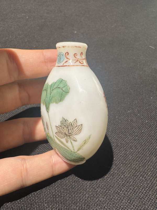 清 料胎画珐琅荷花诗文鼻烟壶 - 图6