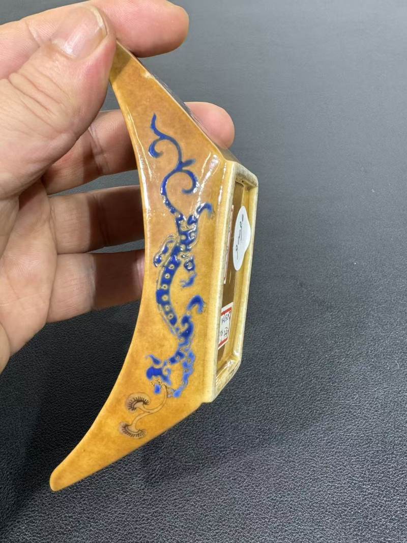 清康熙 紫金釉蓝料螭龙衔灵芝纹茶船 - 图3