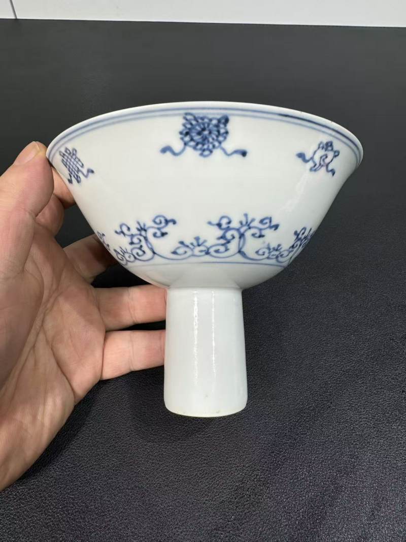 清康熙 青花缠枝八宝高足碗 - 图3
