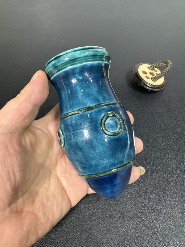 清康熙 孔雀蓝釉鸡心式蝈蝈葫芦 - 图3