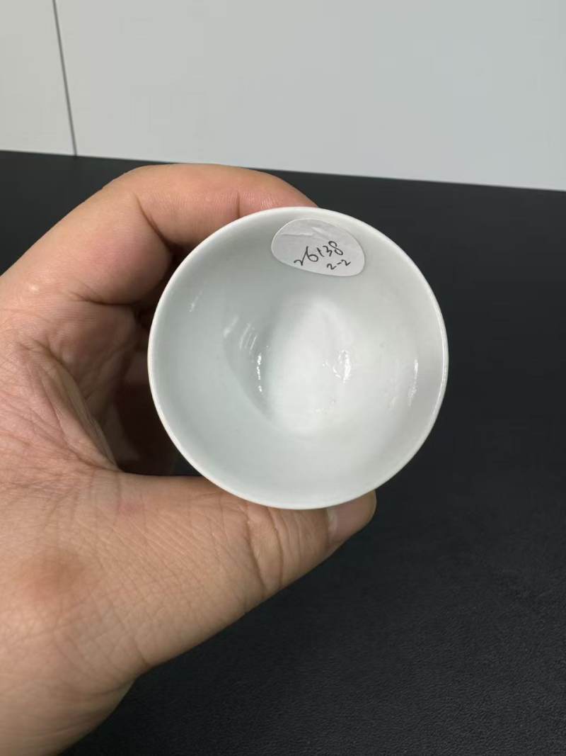 清宣统 青花五彩洞石水仙纹杯一对 - 图8