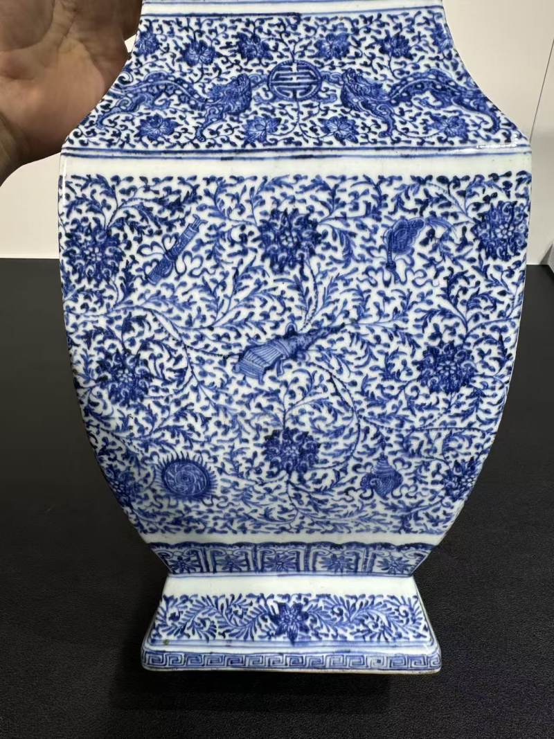 清乾隆 青花暗八仙双凤耳方尊 - 图5