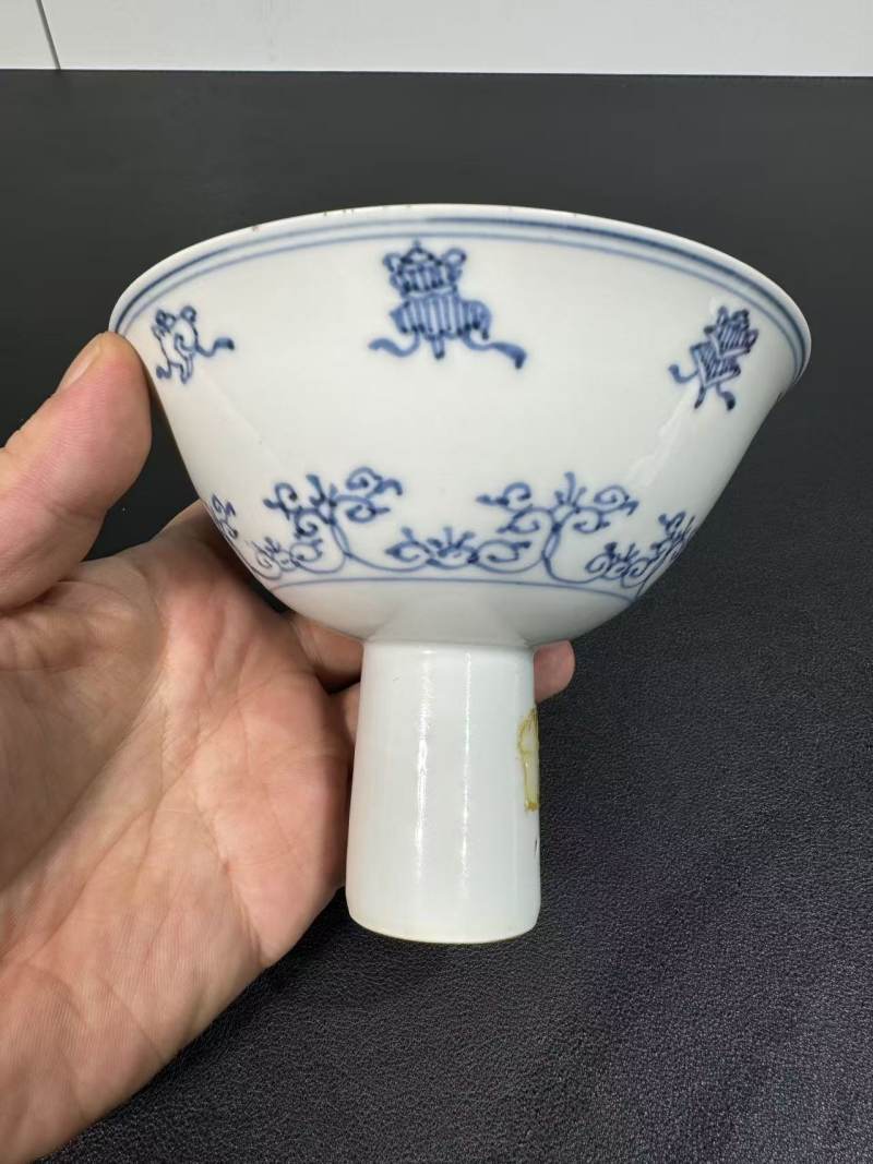 清康熙 青花缠枝八宝高足碗 - 图4