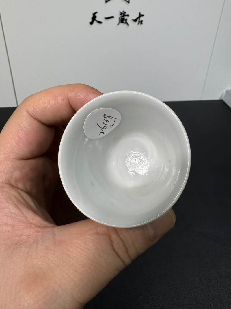 清宣统 青花五彩洞石水仙纹杯一对 - 图9