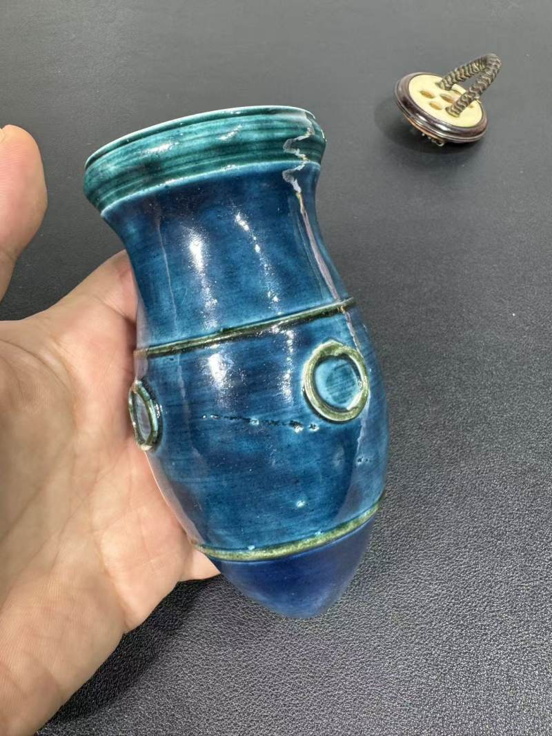 清康熙 孔雀蓝釉鸡心式蝈蝈葫芦 - 图4