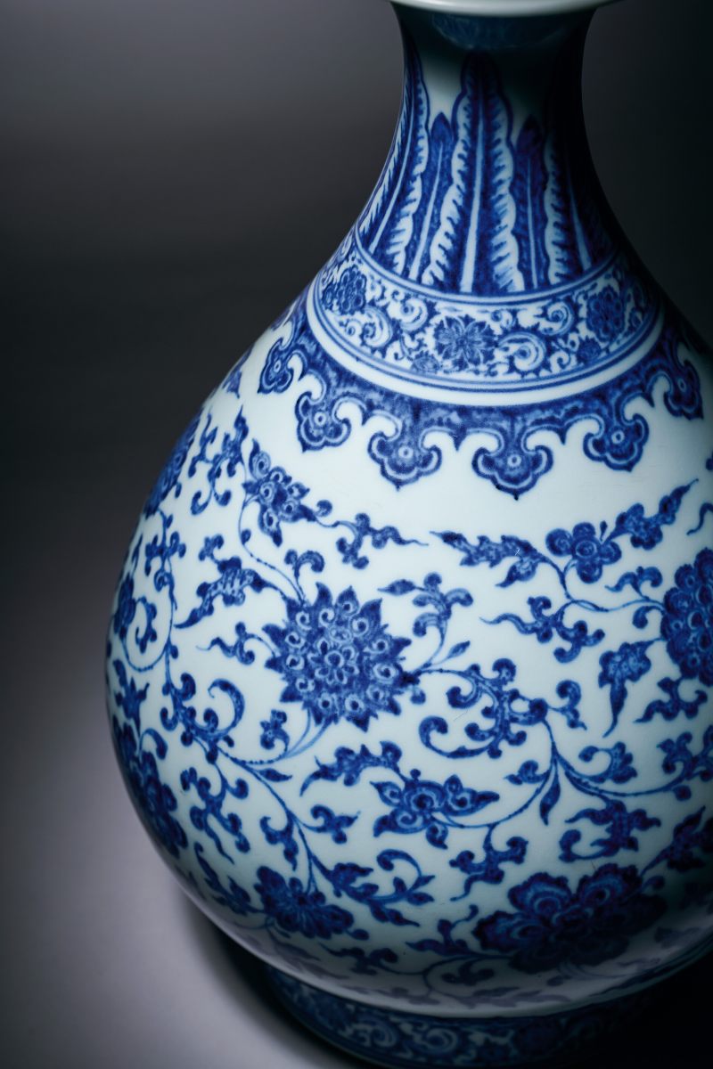 清乾隆 青花缠枝莲纹玉壶春瓶 - 图2