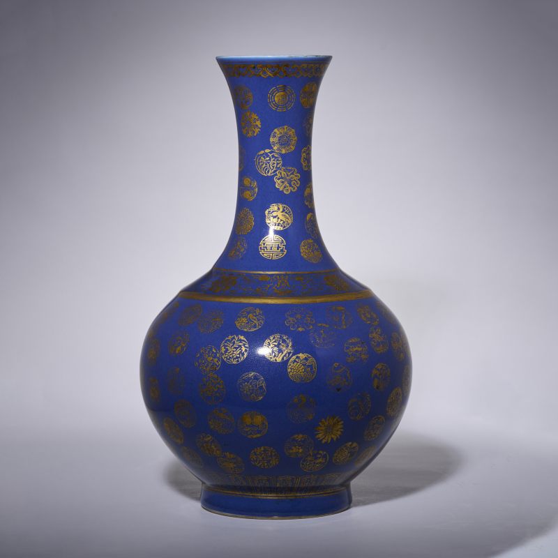 清光绪 霁蓝釉描金皮球花纹玉堂春瓶 - 图2