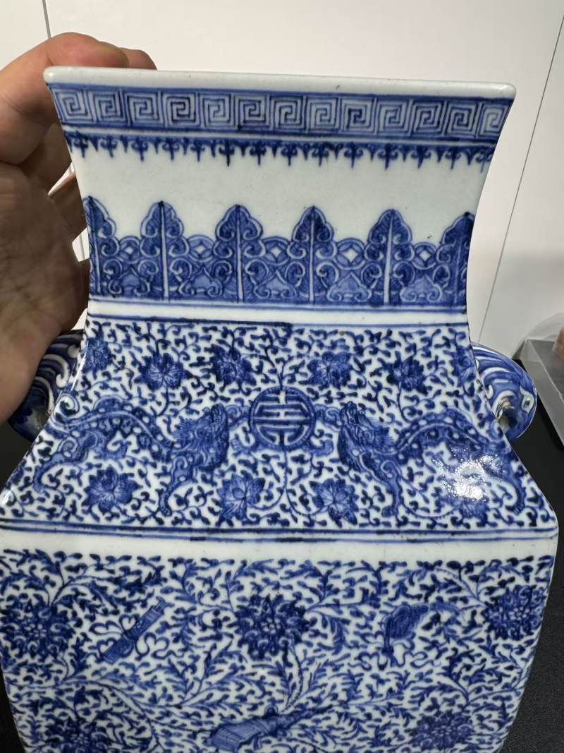 清乾隆 青花暗八仙双凤耳方尊 - 图6