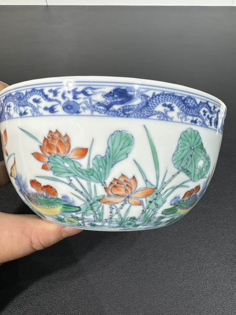清康熙 斗彩云龙荷塘鸳鸯纹卧足碗 - 图2