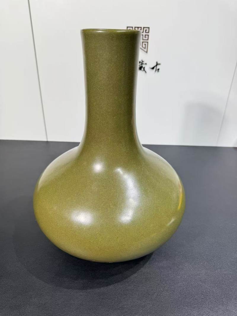 清乾隆 茶叶末釉荸荠瓶 - 图2