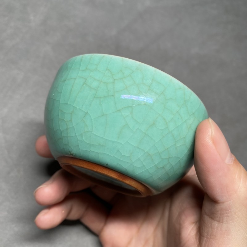 清雍正 绿哥釉卧足杯一对 - 图9
