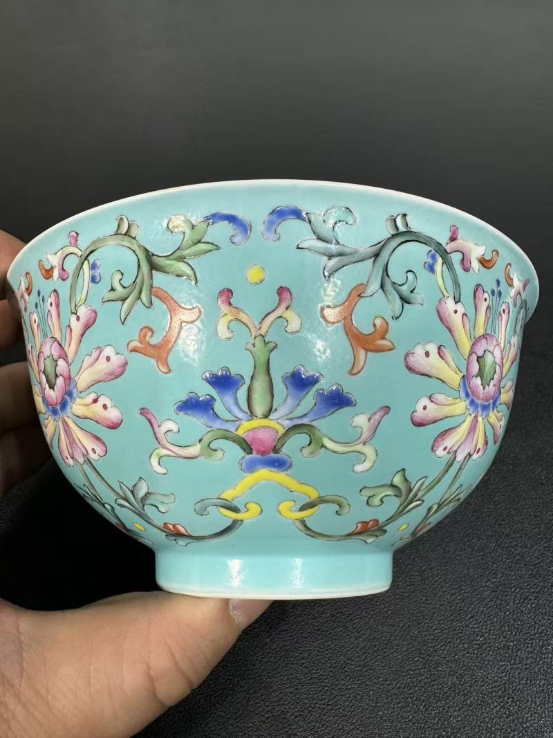 清乾隆 松石绿地洋彩缠枝宝相花纹碗 - 图4