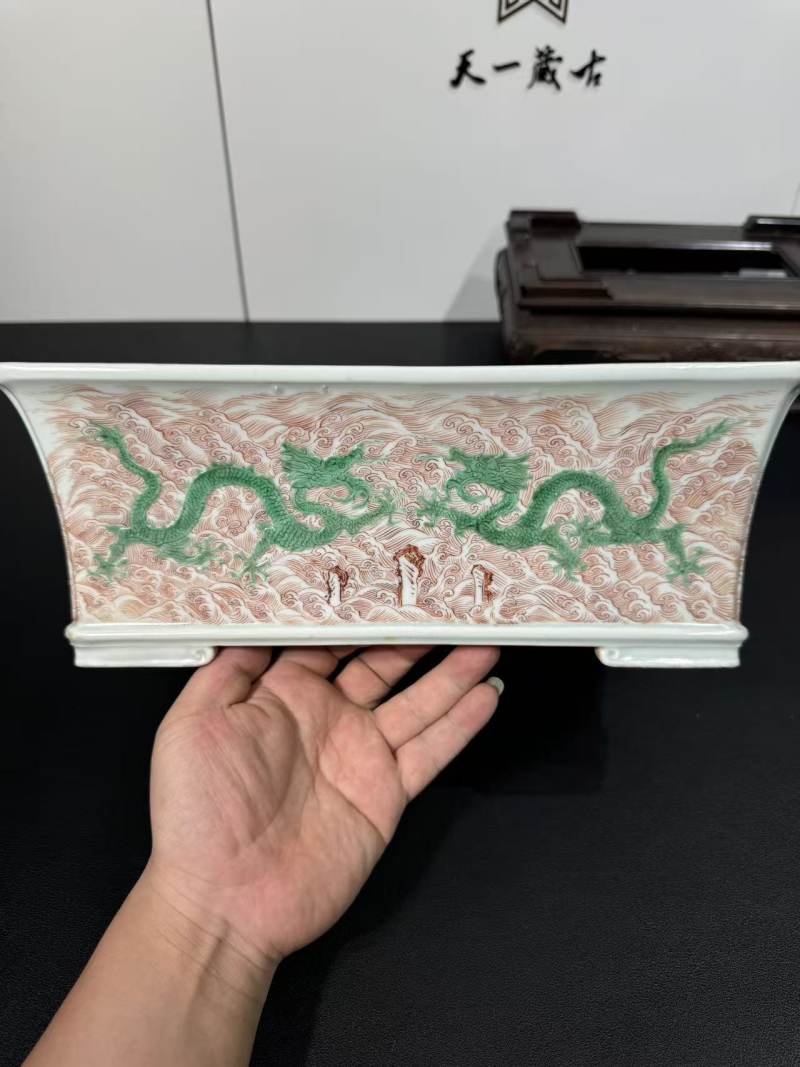 清康熙 矾红海水江涯模印绿龙纹长方花盆 - 图2