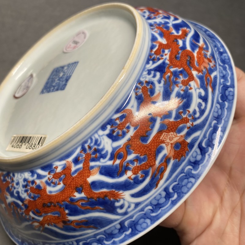 清乾隆 青花矾红海水龙纹盘一对 - 图15