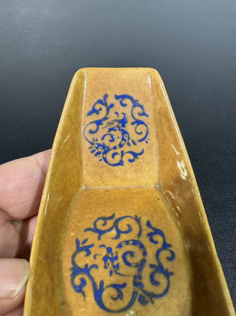清康熙 紫金釉蓝料螭龙衔灵芝纹茶船 - 图5