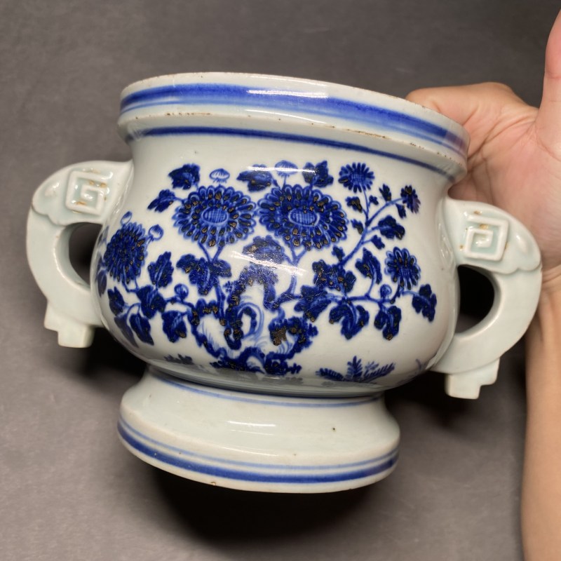 明正统 青花花卉纹双耳簋式炉 - 图5