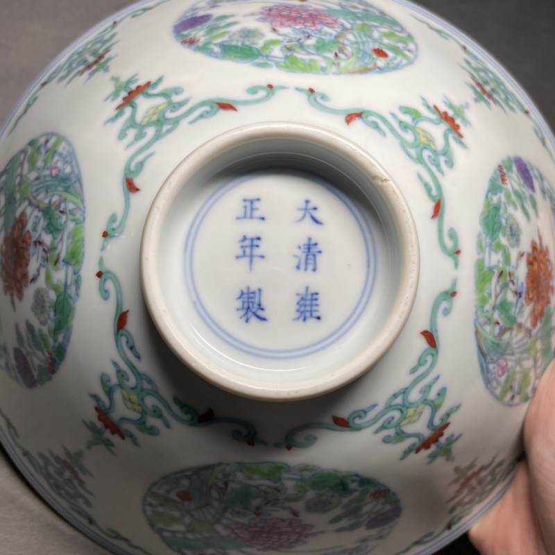 清雍正 斗彩开光四季花卉团蝶纹斗笠碗 - 图14