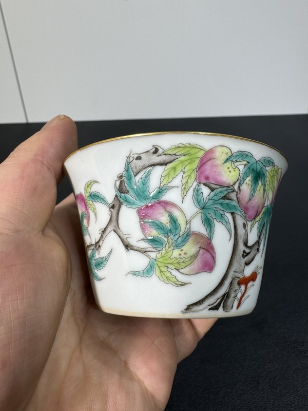 清光绪 粉彩九桃纹马蹄杯 - 图4