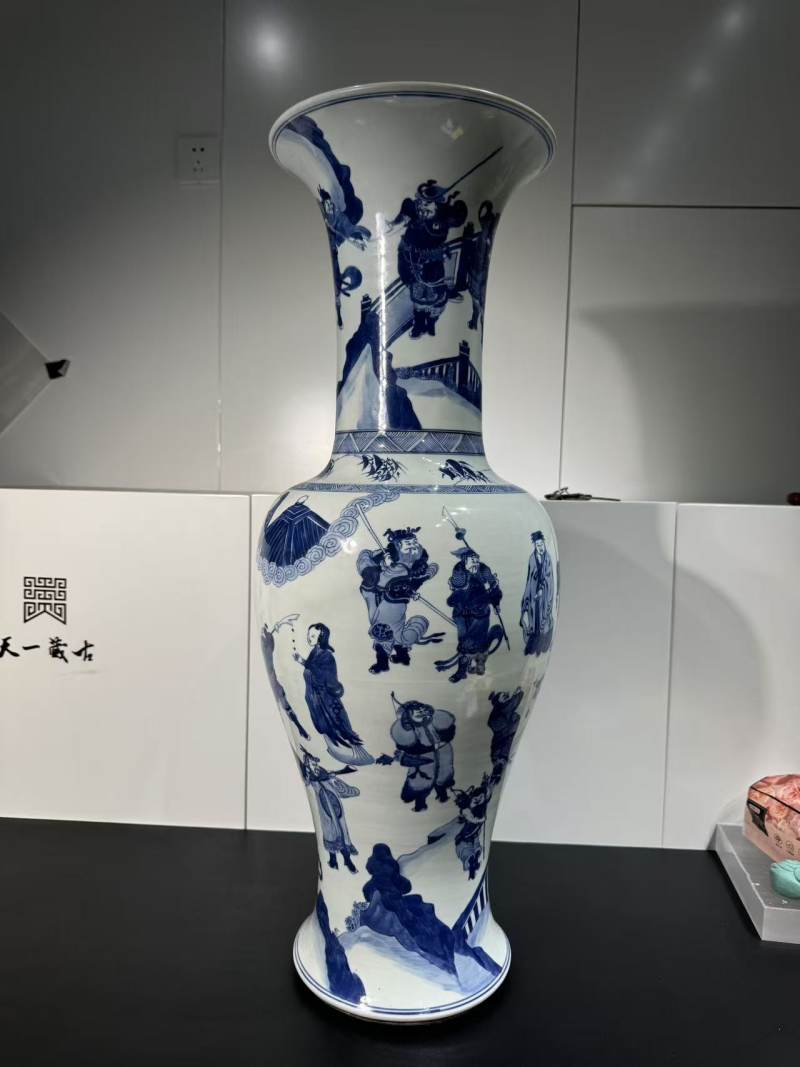 清乾隆 青花水浒群将图大凤尾尊 - 图2