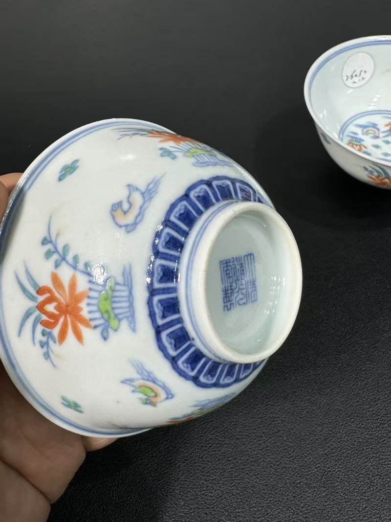 清道光 斗彩荷塘鸳鸯图小碗一对 - 图9