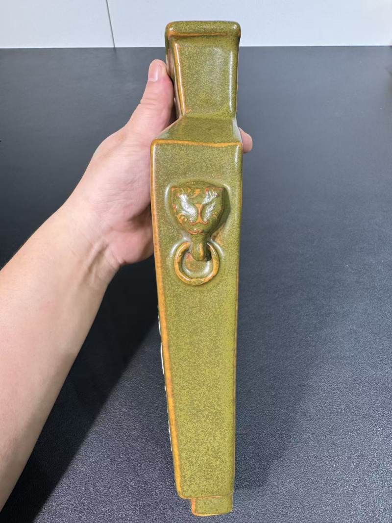 清乾隆 茶叶末地堆塑《惜花》诗文衔环双兽耳壁瓶 - 图4