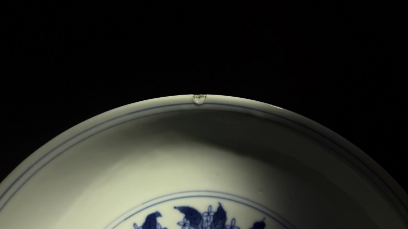 清康熙 仿成窑青花内树石栏杆外缠枝花卉纹盘 - 图13