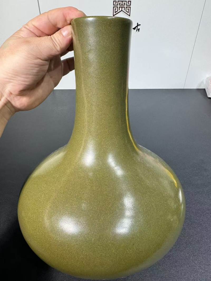 清乾隆 茶叶末釉荸荠瓶 - 图3