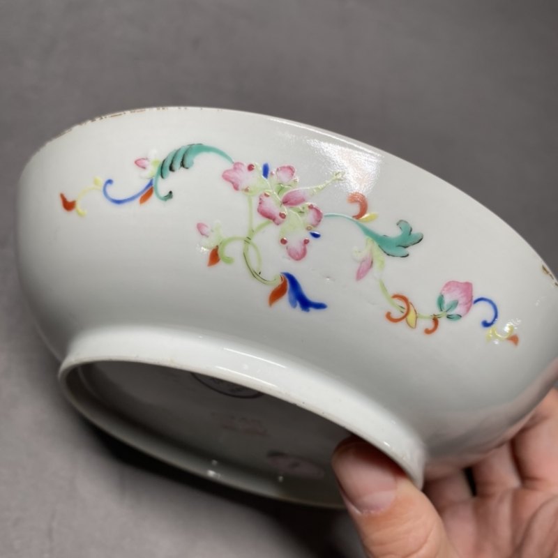 清同治 黄地粉彩描金喜字百蝶纹盘 - 图10