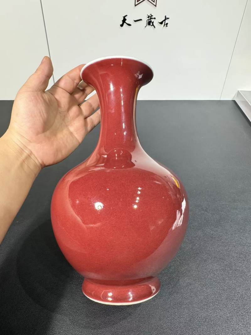 清雍正 霁红釉撇口瓶 - 图4