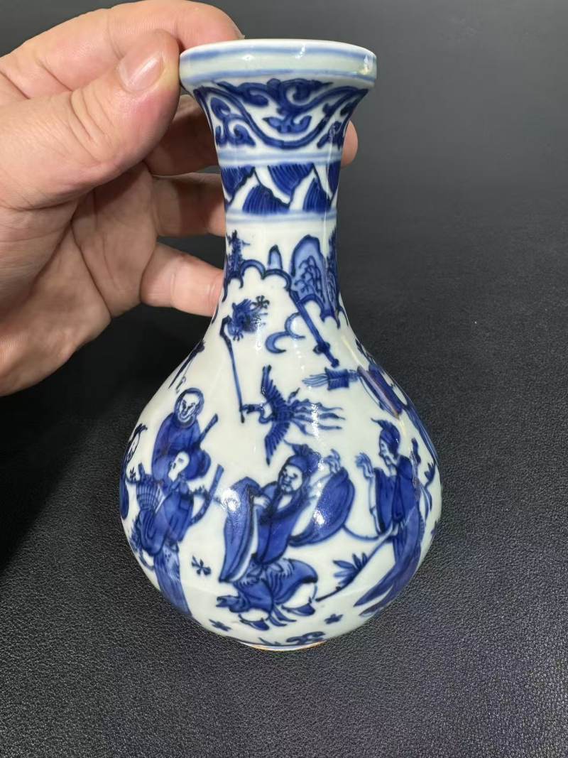 明嘉靖 青花八仙图盘口瓶 - 图2
