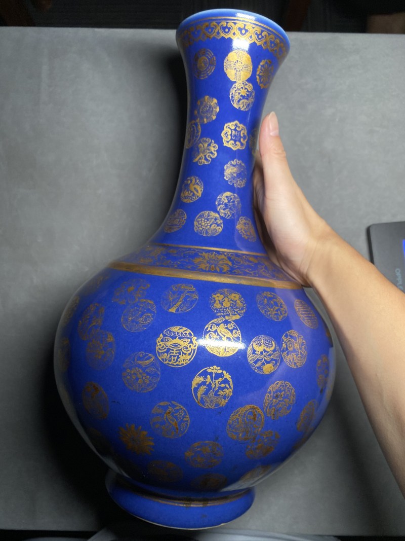 清光绪 霁蓝釉描金皮球花纹玉堂春瓶 - 图4
