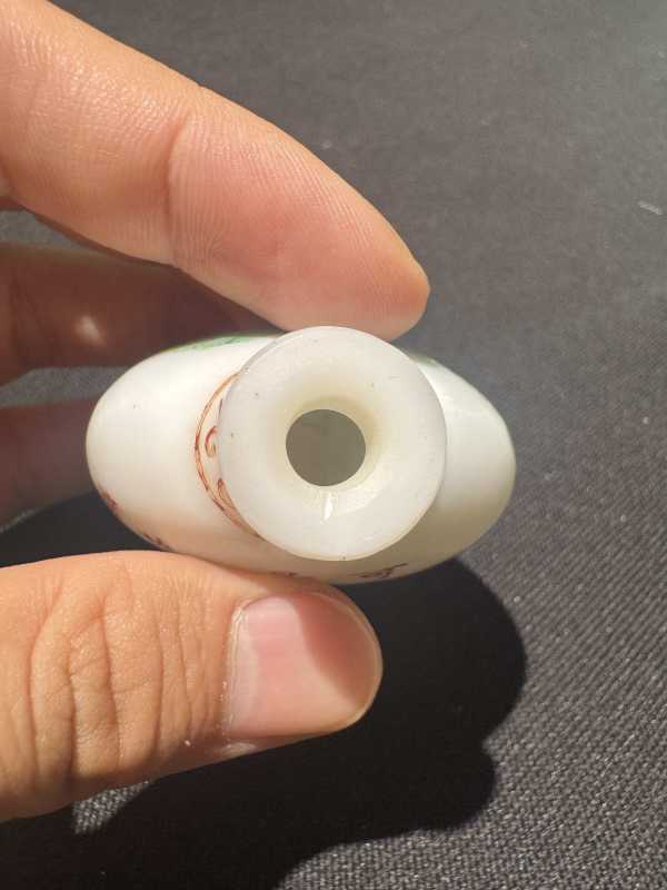 清 料胎画珐琅荷花诗文鼻烟壶 - 图9