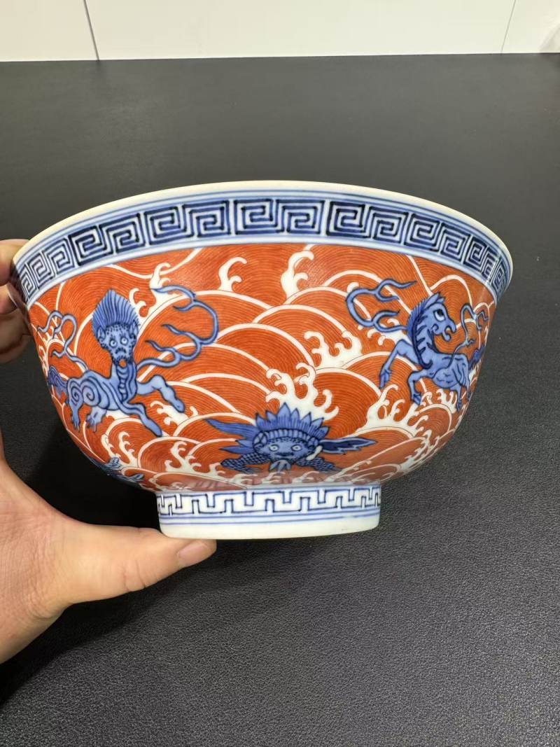 清嘉庆 青花矾红海八怪纹碗 - 图4