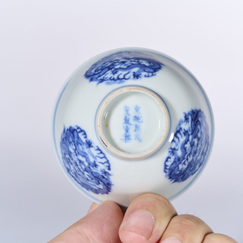 清宣统 青花团龙纹茶圆一对 - 图5