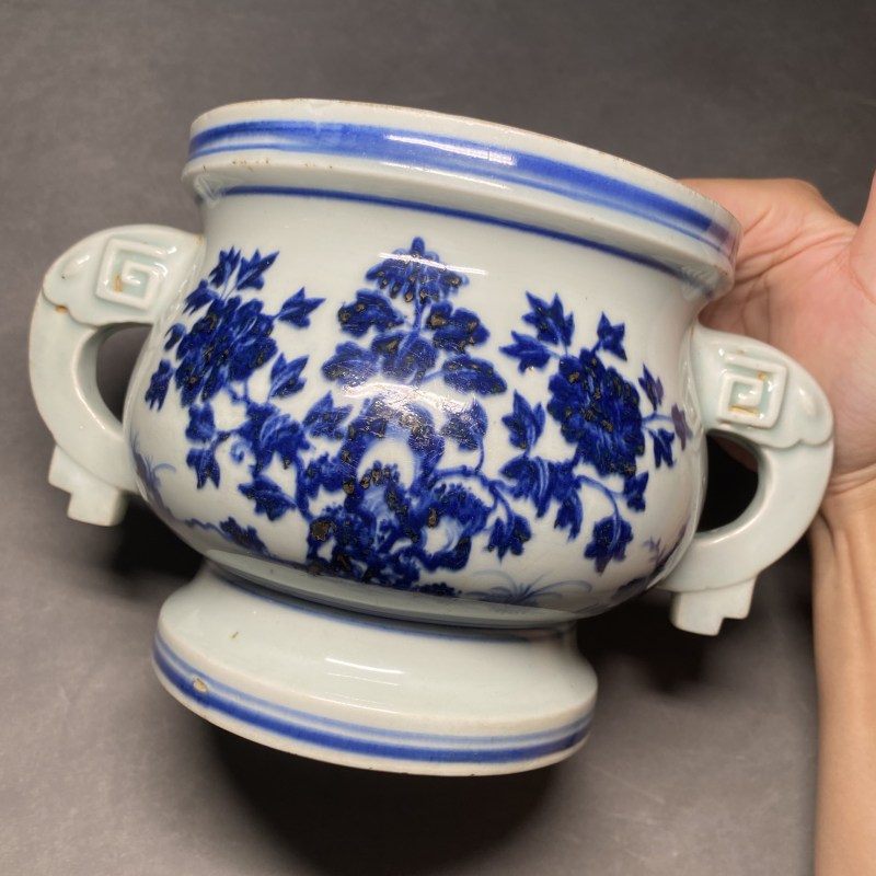 明正统 青花花卉纹双耳簋式炉 - 图6
