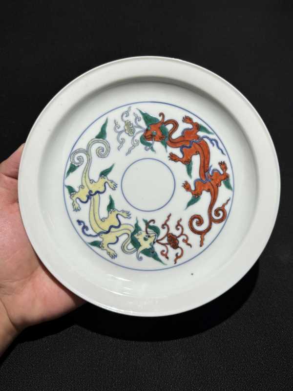 清康熙 五彩仿玉璧螭龙纹盘 - 图4