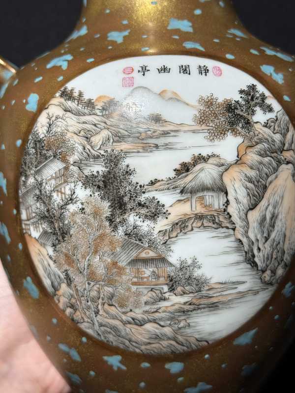 民国 金地洒蓝开光粉彩加料彩山水人物故事图瓶 - 图14