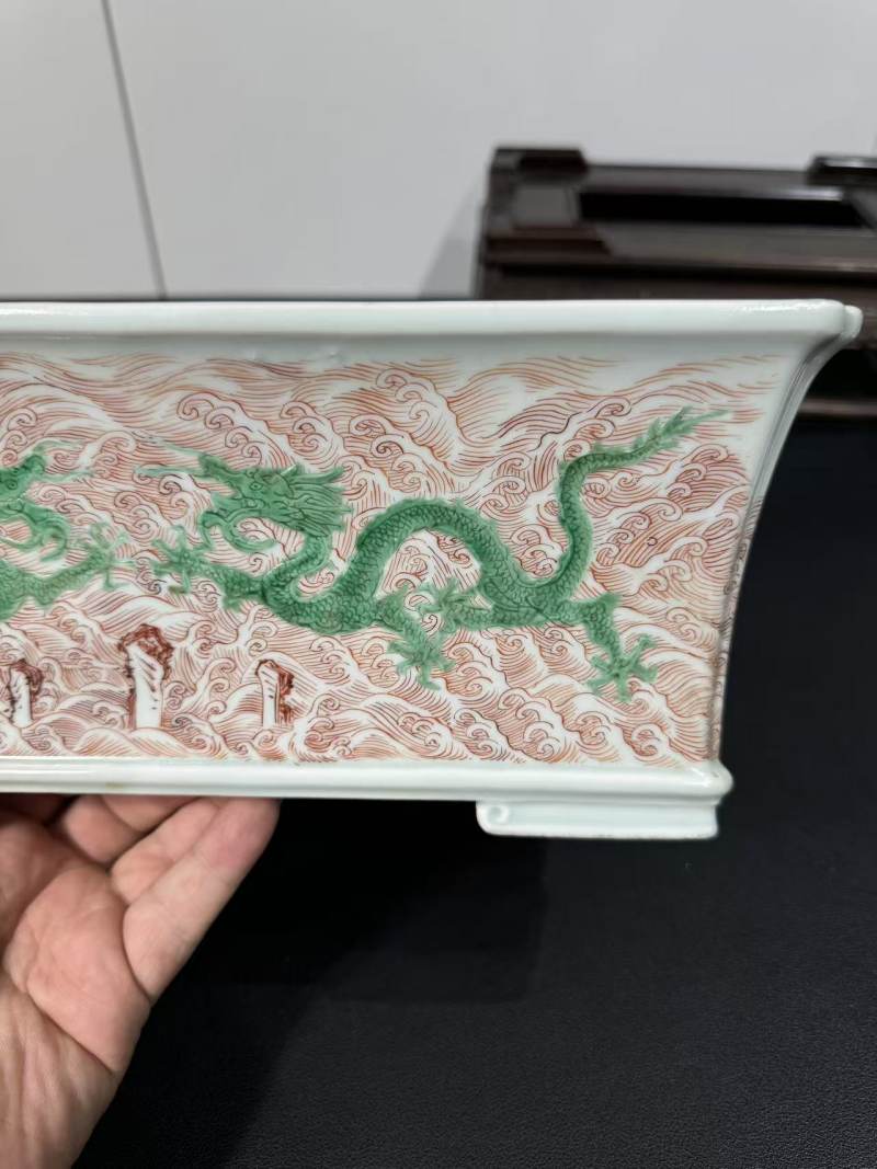 清康熙 矾红海水江涯模印绿龙纹长方花盆 - 图4