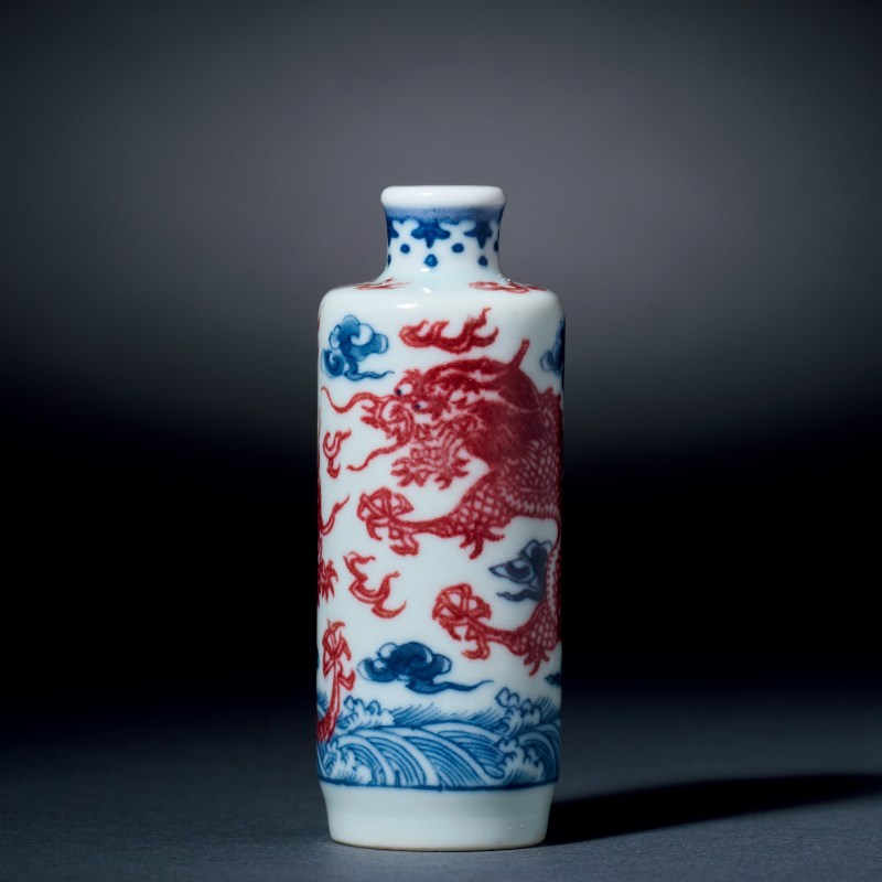 清中期 青花釉里红龙纹鼻烟壶 - 图1